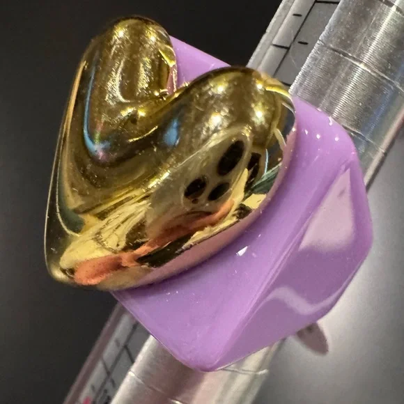 Purple Resin Heart Ring w/ Gold Tone Heart – Size 6 Statement Ring - Picture 9 of 16